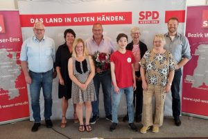 Unser Foto zeigt den neugewählten Unterbezirksvorstand (v.l.) Jochen Szameit, Petra Doesken, Swantje Rosema, Michael de Vries, Lars Tjoa, Maria Dawe, Gertrud Rehling und Matthias Arends.